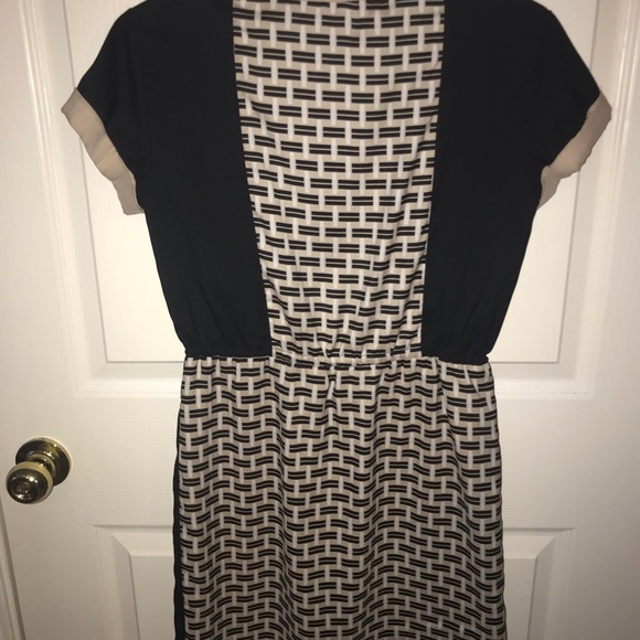 Short dress, perfect for work! - Picture 2 of 2